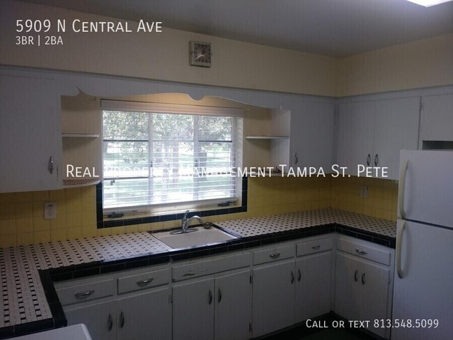 Building Photo - 5909 N Central Ave