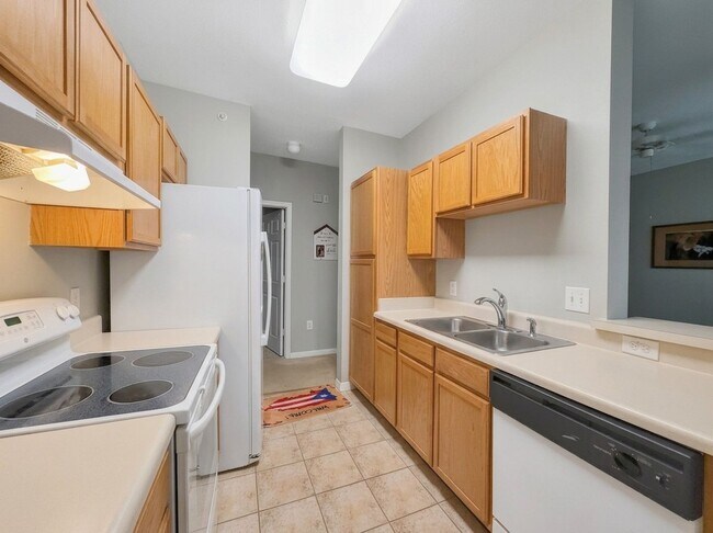 Building Photo - First-floor 1-bedroom, 1-bath condo - North Naples