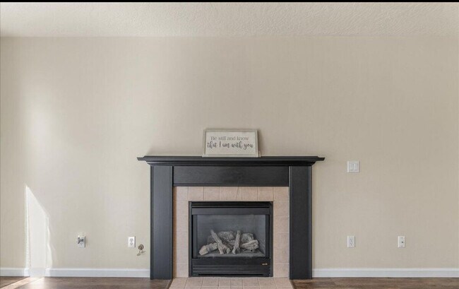 Building Photo - 4995 N Tasman Dr