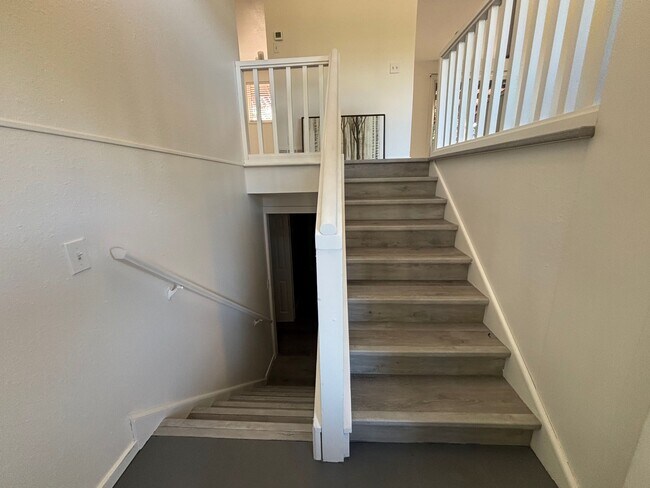 Building Photo - 2248 Madrona Dr SE
