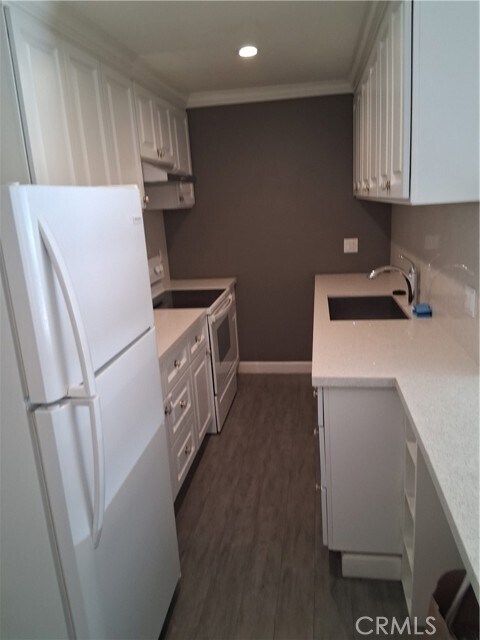 Building Photo - 1040 Cedar Ave