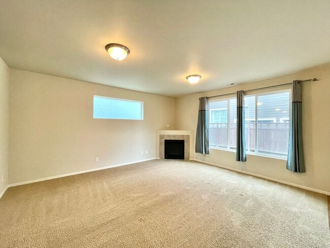 Building Photo - Modern 2017 Built Home in Silver Lake