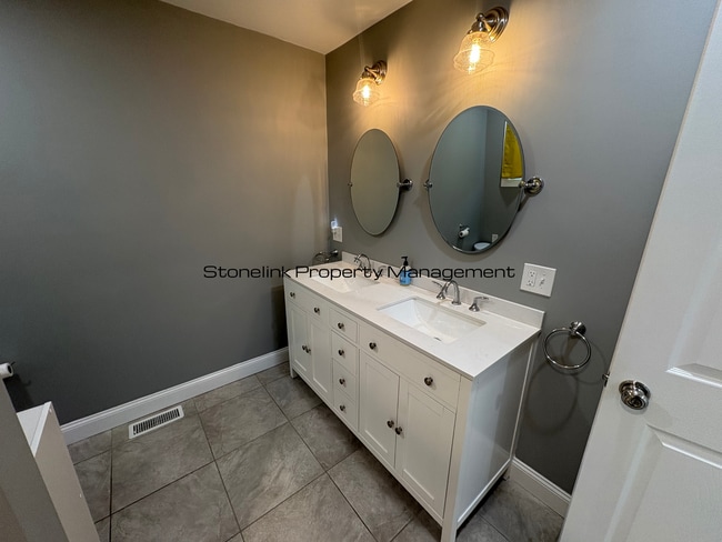 Building Photo - Fully Renovated Condo For Rent in West War...
