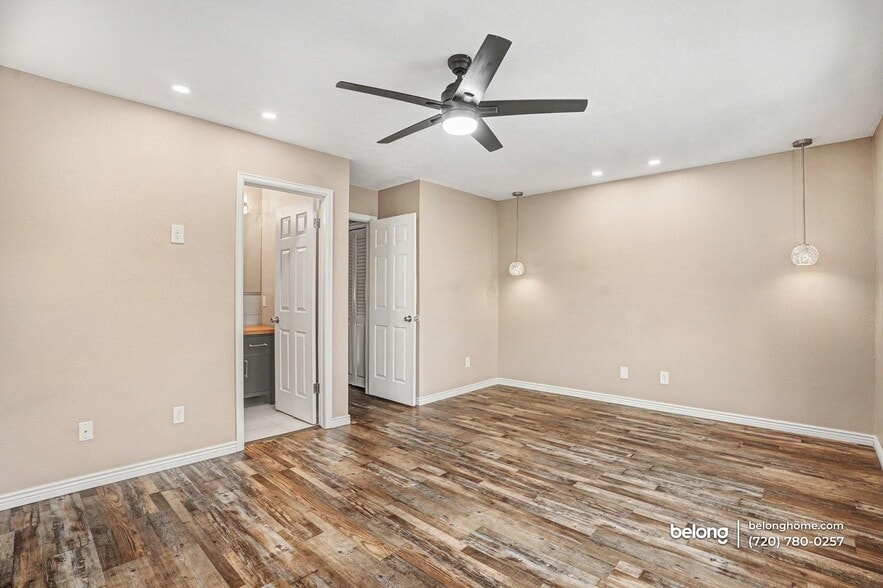 Building Photo - 2355 Villa Rosa Dr