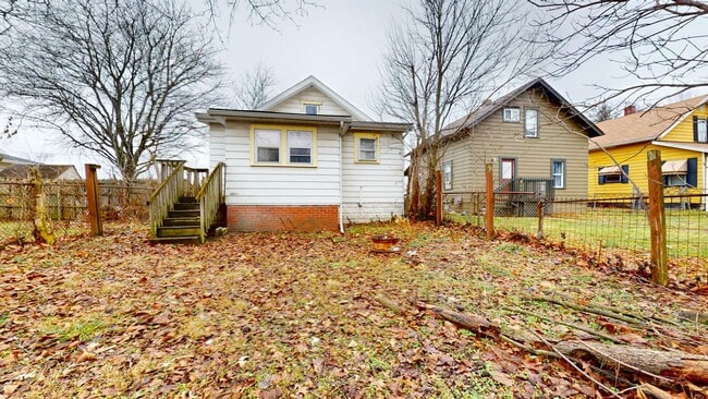 Building Photo - 3 Bedroom, Quiet Street Near Park!