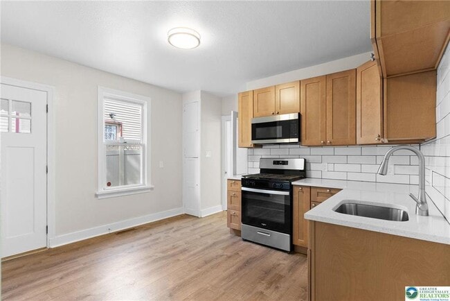 Building Photo - 821 Jackson St