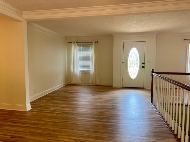 Building Photo - Beautiful 3 Bed 3 Bath Home nestled in St. B!