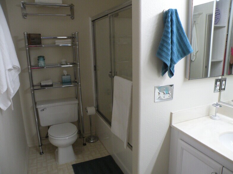 Building Photo - 8680 New Salem St