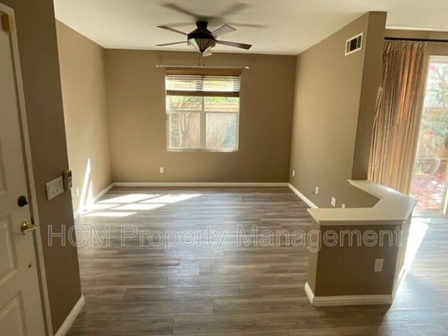 Building Photo - 21 Sonata St