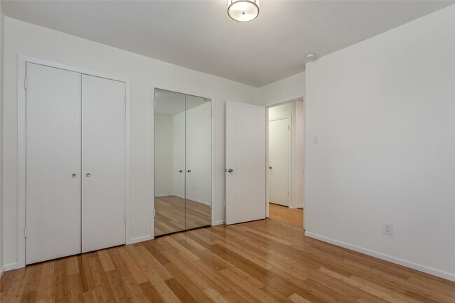 Building Photo - 7475 Brentcove Cir