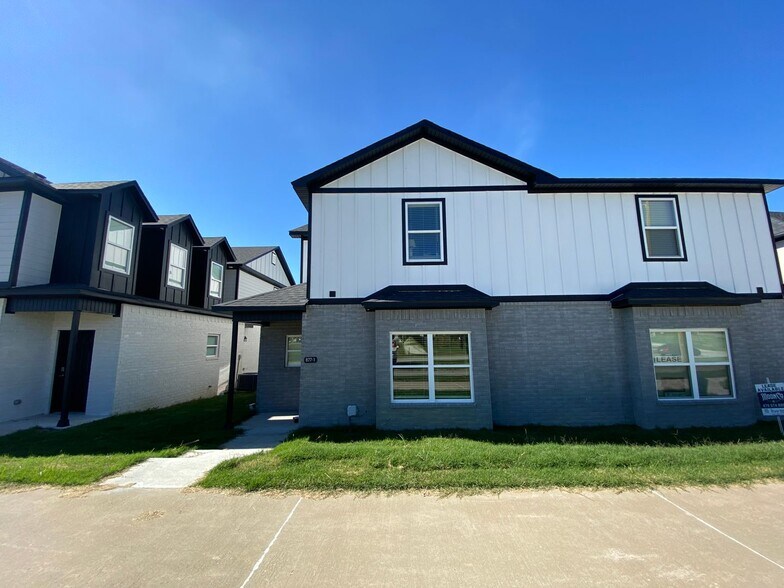 Building Photo - 877 S Rupple Rd