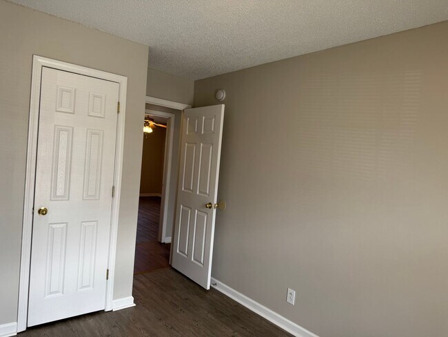 Building Photo - Lovely 3 Bedroom 2 Full Bath Home with? Large Deck & Fenced in Back?yard!