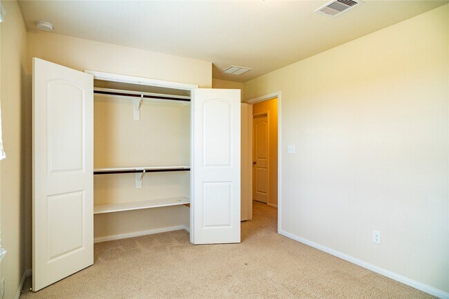 Building Photo - 7115 Ironwood Forest Dr