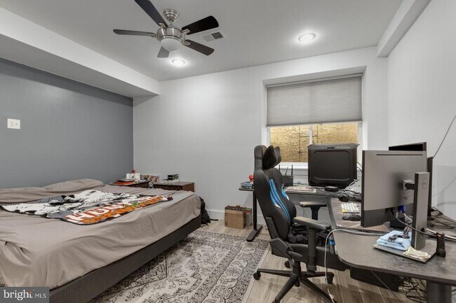 Building Photo - 1233 N 2nd St