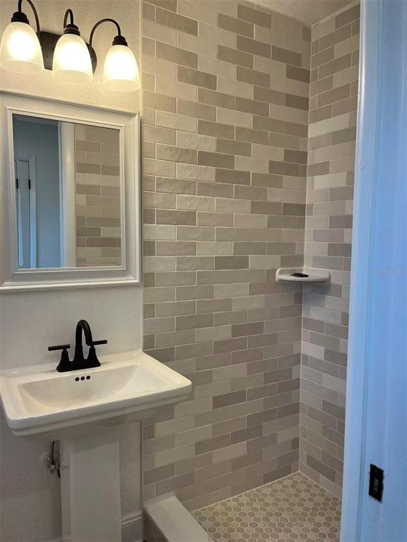 Building Photo - 11093 54th Ave N