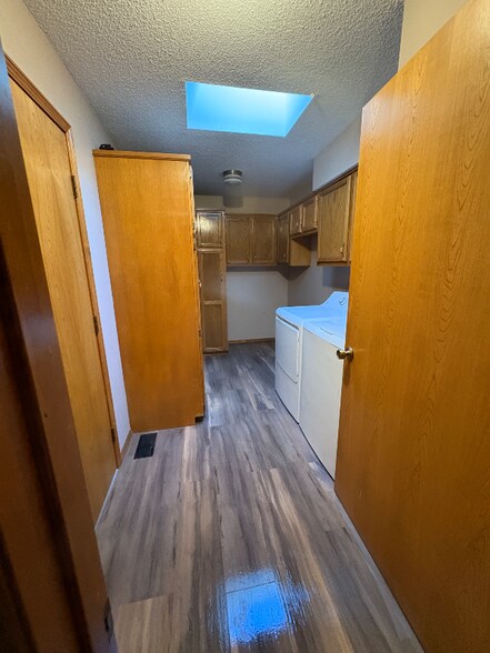 Building Photo - 1035 McClure Ln