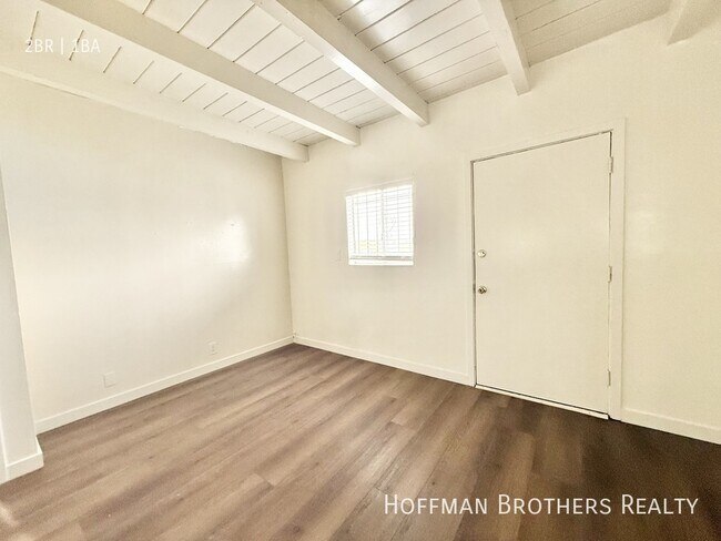 Building Photo - 1256 W 87th St