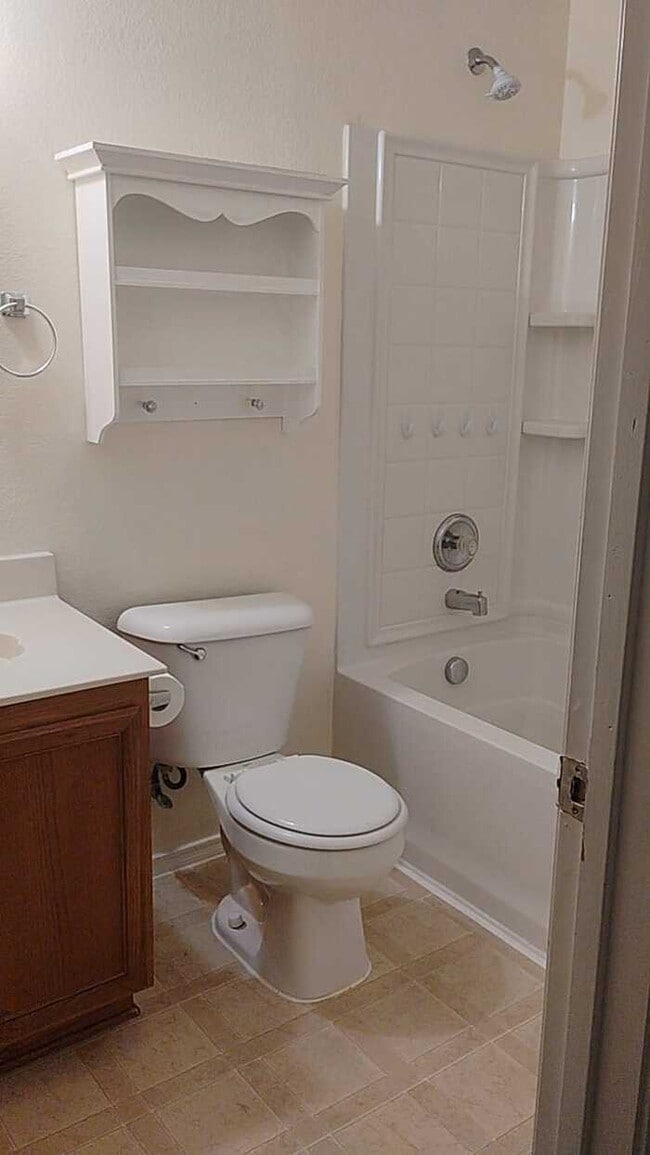 Building Photo - 1721 Baxter Springs Dr