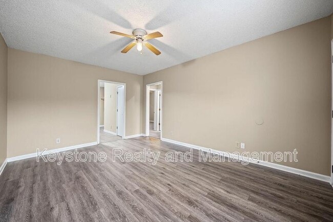 Building Photo - 704 Peachers Dr