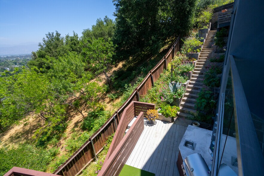 Building Photo - 3865 Buena Park Dr