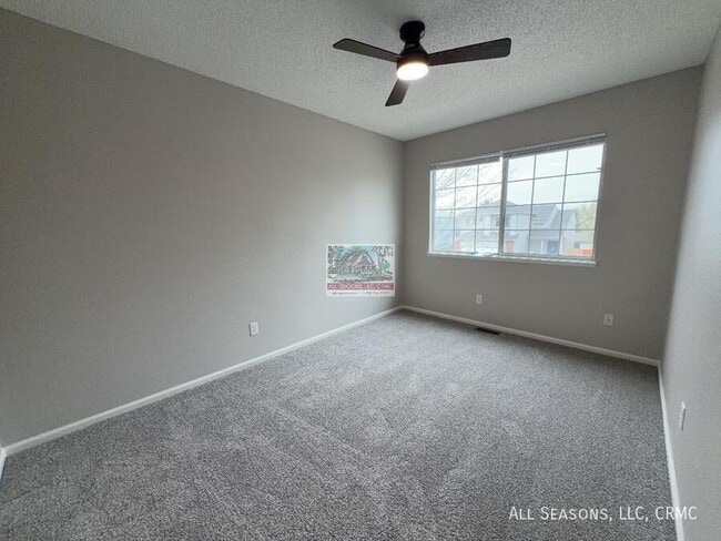 Building Photo - 5921 Fossil Dr