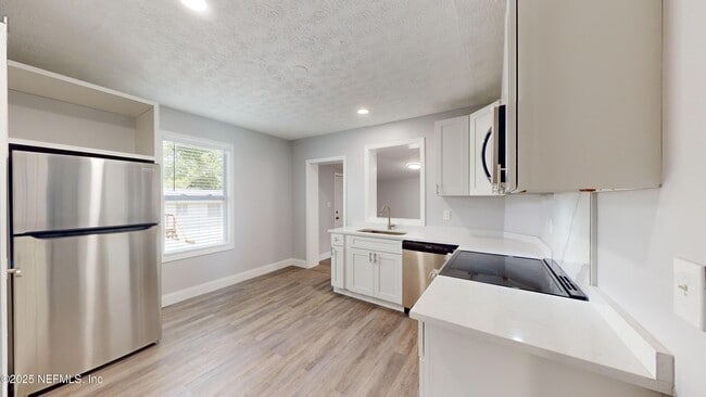 Building Photo - 2803 College St