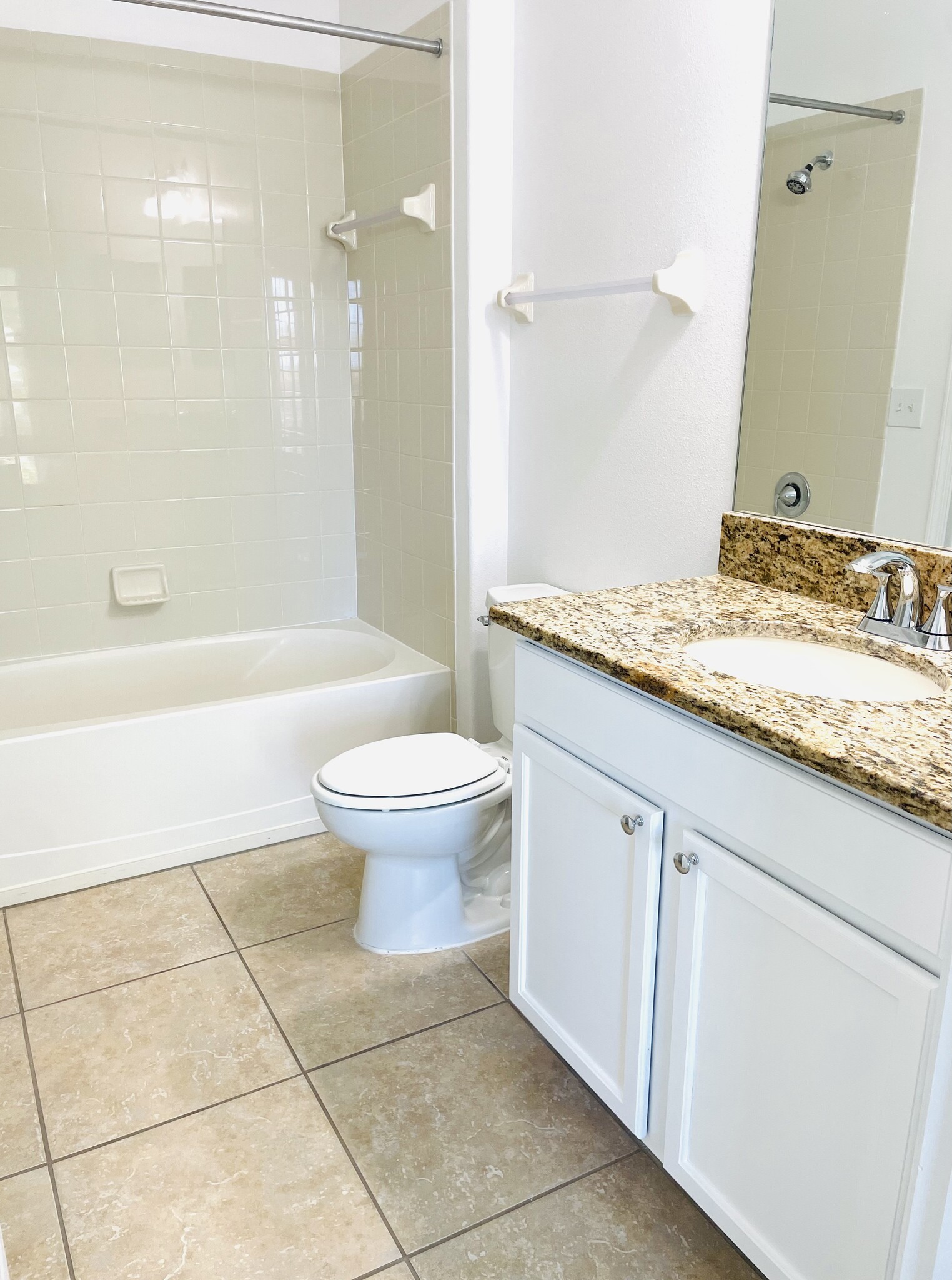 Guest bathroom - 2029 Hawks Island Dr