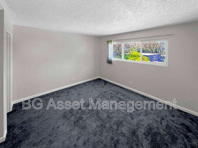 Building Photo - 110 Avian Dr