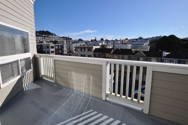 Building Photo - 1520 Noriega St