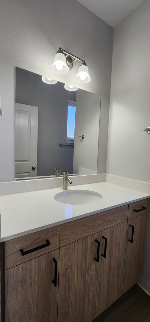 Building Photo - FREE RENT - Beautiful New Construction in McMinnville