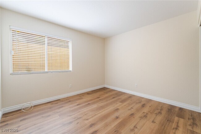 Building Photo - 8250 Fox Tail Way