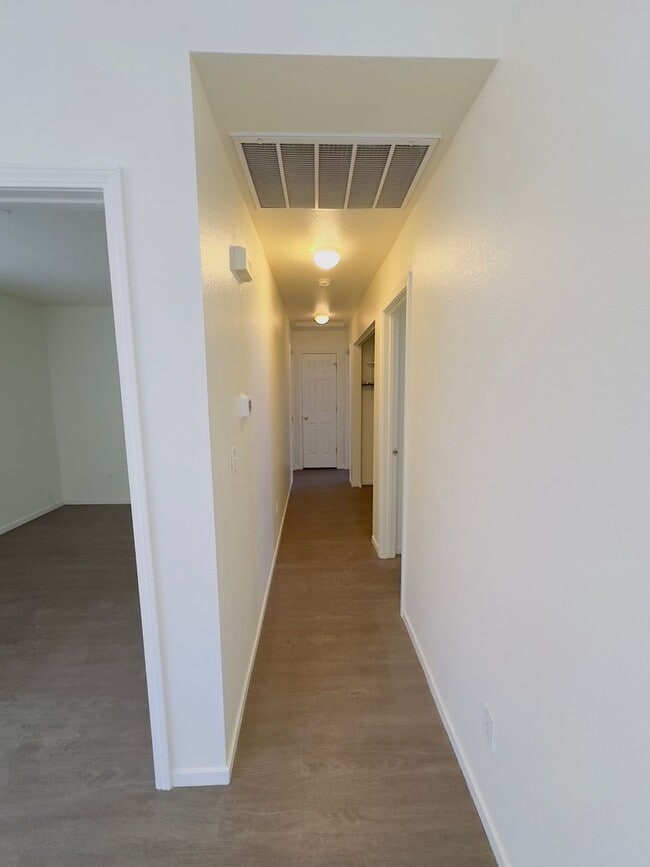 Building Photo - Cozy near Golf Course, lvp flooring, low m...