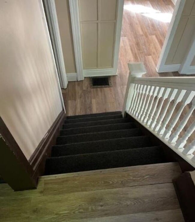 Building Photo - 37 Ferndale Crescent