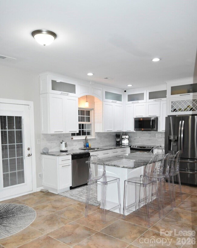 Building Photo - 6985 Honey Tree Ln