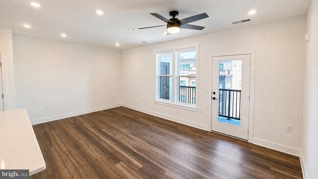 Building Photo - 1121 Fortune Terrace