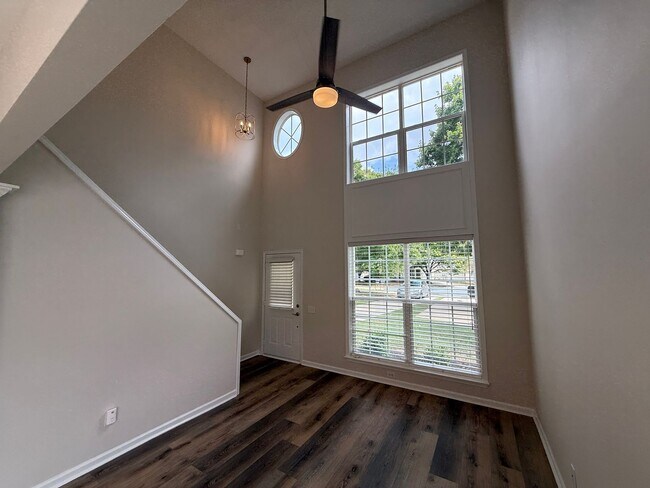 Building Photo - 3404 Laurenhurst Ln
