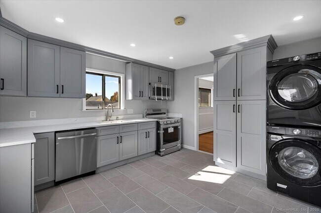 Building Photo - 88 Horton St