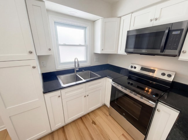 Building Photo - 202 Wildwood Ave