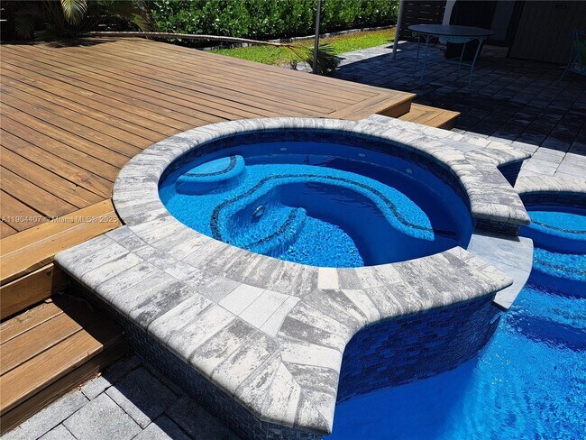 Building Photo - 4902 SW 87th Pl