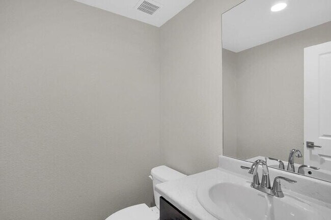 Building Photo - Spacious 3-Bedroom Home with Mountain Views and Open Layout in Central Colorado Springs