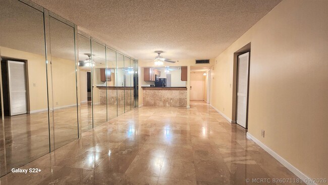 Building Photo - 17 Royal Palm Way