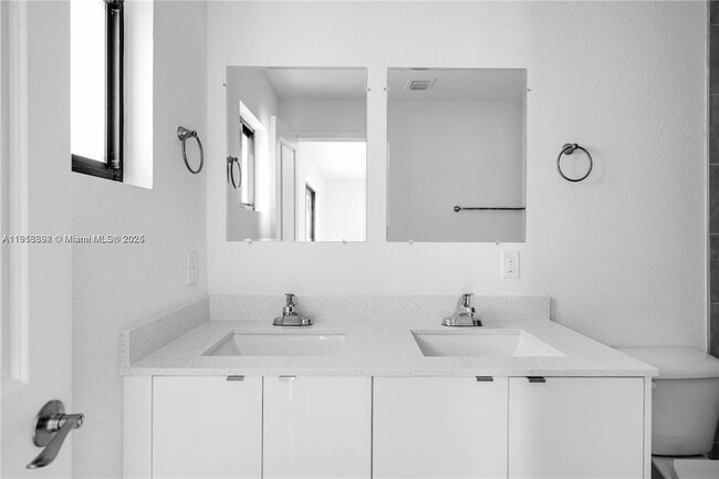 Building Photo - 152 NW 18th St