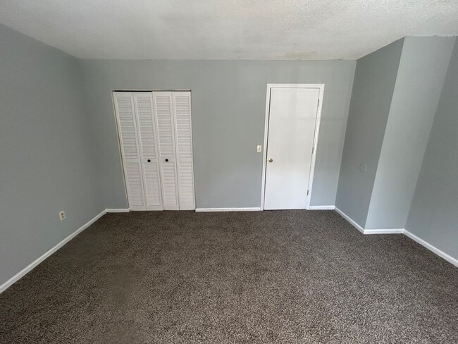 Building Photo - Charming 2-bedroom, 1.5-bath townhouse located in the desirable Irmo area near the Lake Murray Dam!