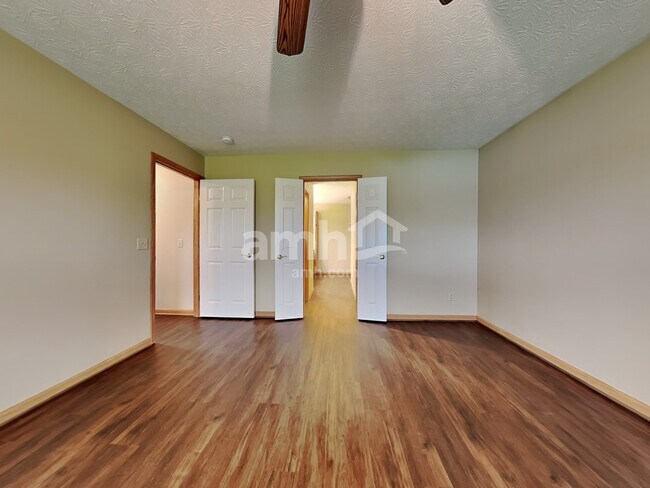 Building Photo - 2160 Schwinn Ave