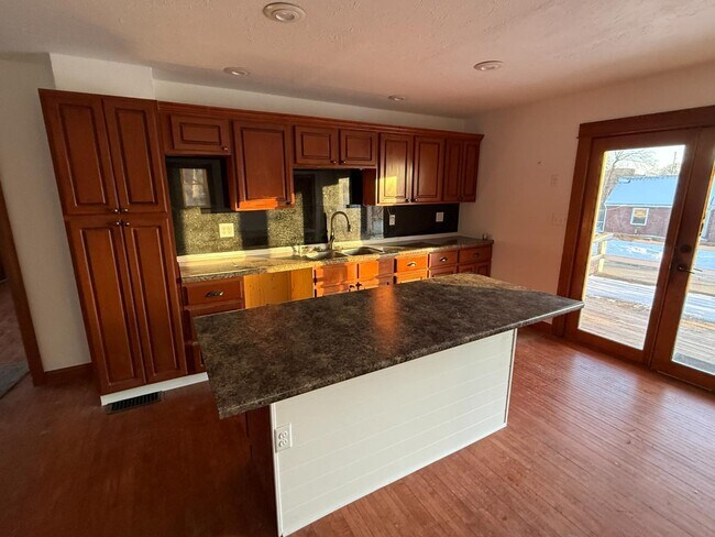 Building Photo - 1103 West Dr