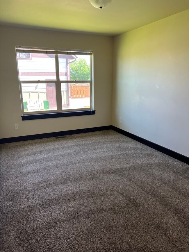 Building Photo - 3 Bed 2 Bath home in Bozeman