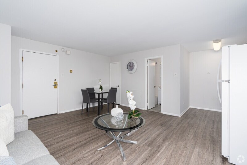 Building Photo - 630 W Fisher Ave