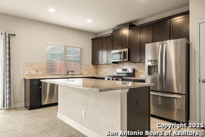 Building Photo - 1302 Petunia Blf
