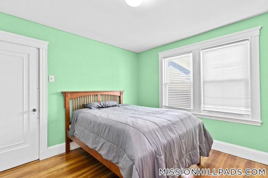 Building Photo - 155-157 Hillside St.