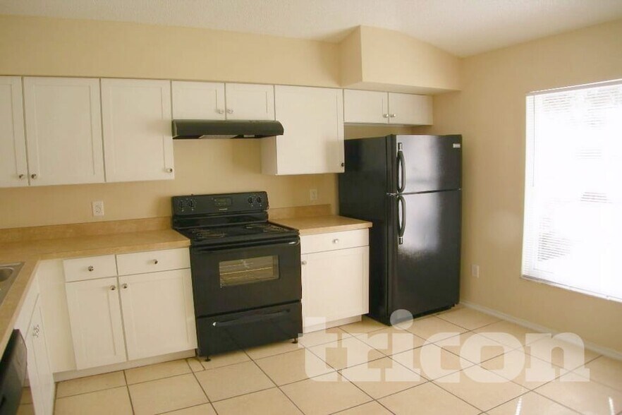 Building Photo - 2680 Chatham Cir